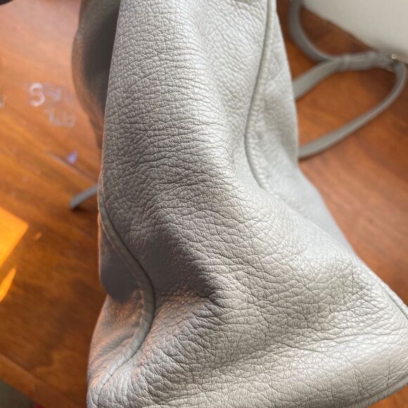 Kate spade/Gray Leather Women's shoulder/crossbody bag lots of pockets! - Picture 9 of 13